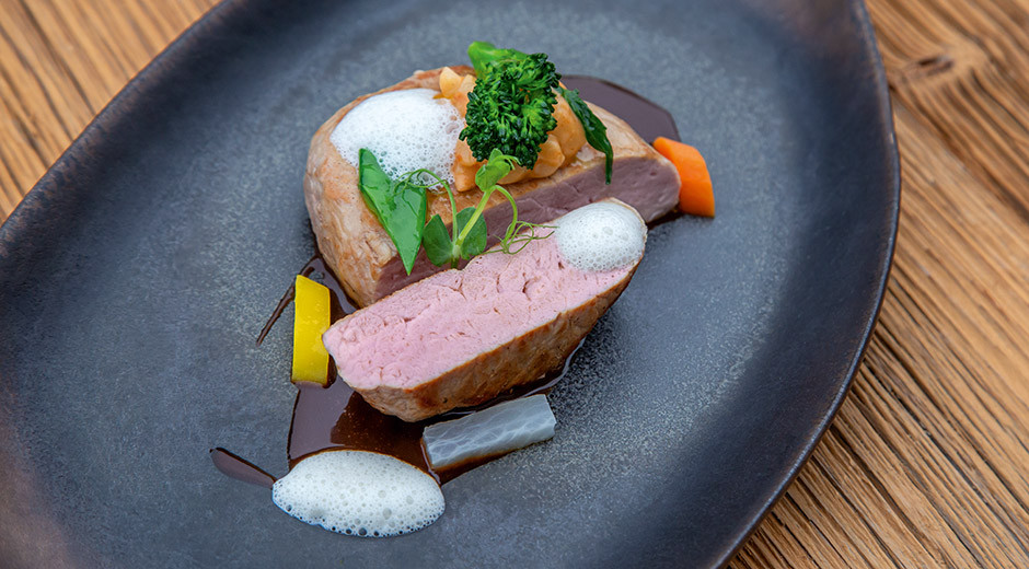 Premium Steak vom Galicischen Kastanien-Schwein 200 g aus dem Rücken geschnitten und rosa gegrillt