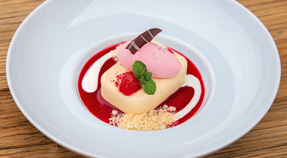 Unser Sommerdessert 2026 ist die neue „Sommer-Erdbeerkiste“.